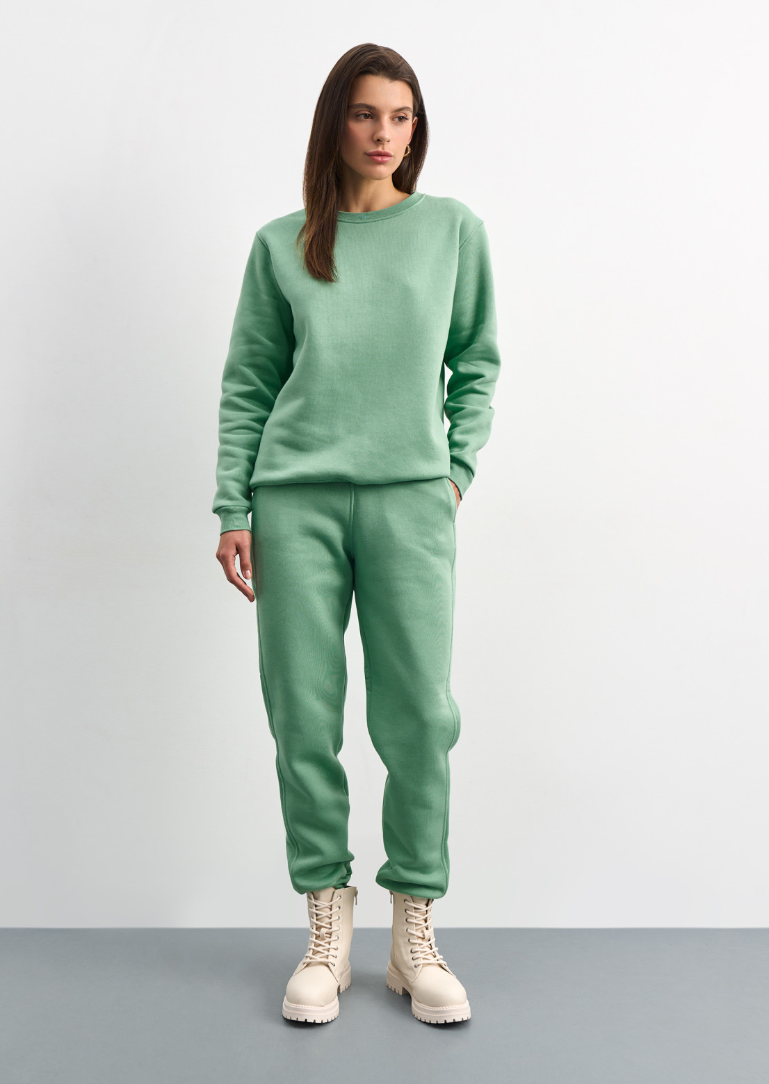 Aloe color women basic three-thread insulated trousers